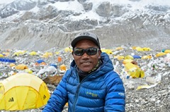 ネパールのシェルパ、エベレスト登頂２７回で世界記録更新